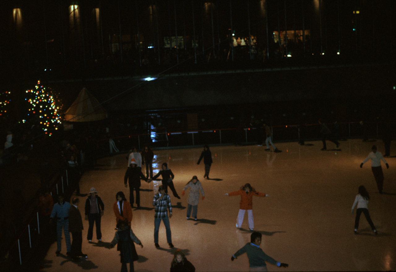 1976-01-01, 025, Ice Skating Rink at Rockefeller Center, NY