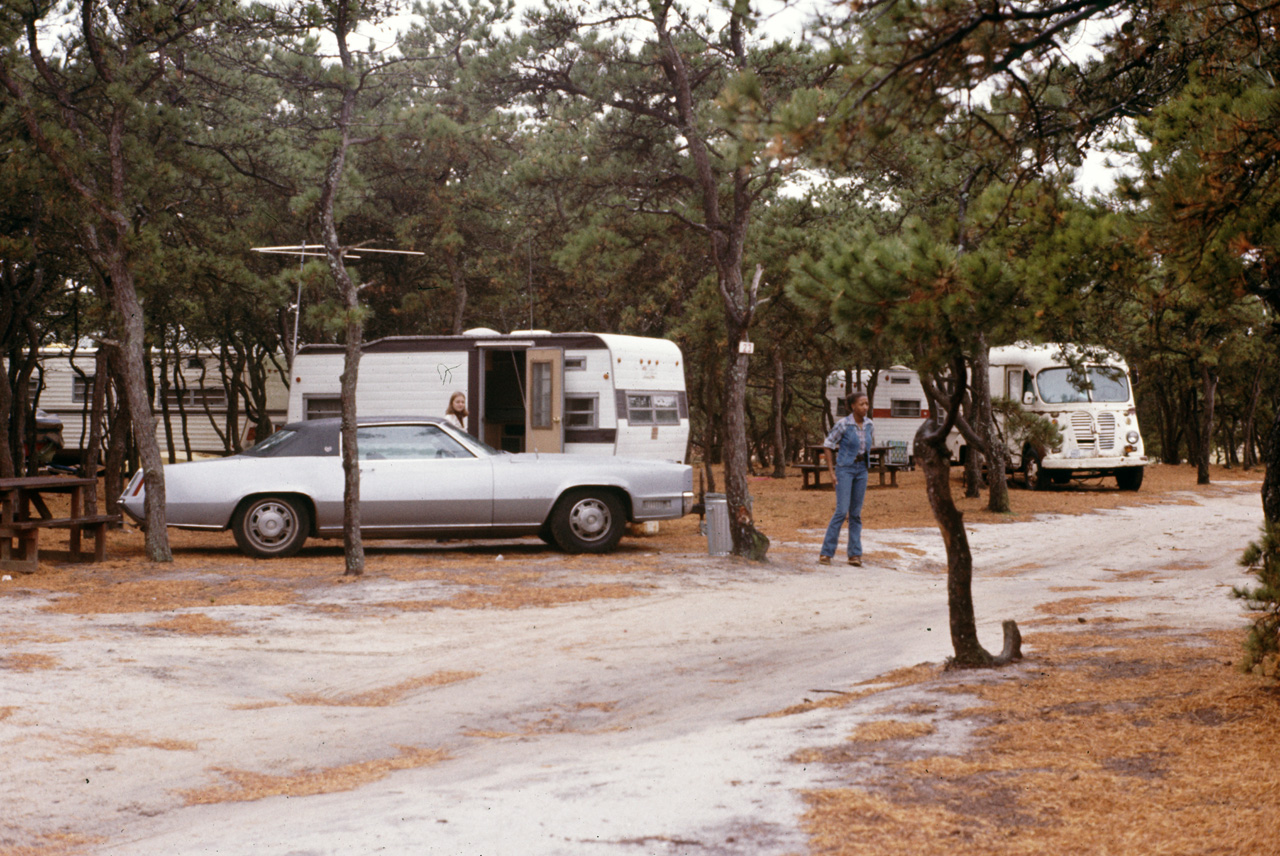 1977-11-24, 006, Diana & Georgia, Cape Cod, MA