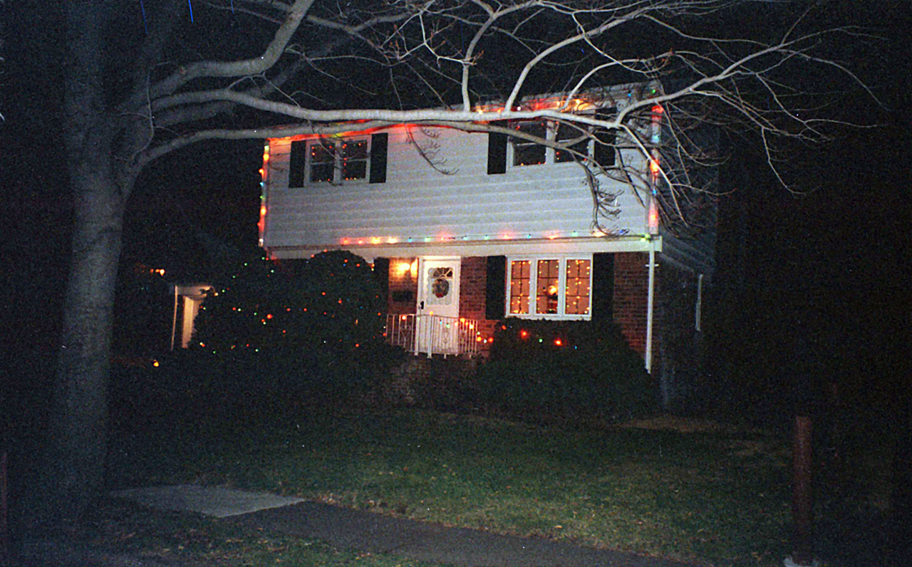 1995-12-20, 002, Christmas Lights, 93 Taggart Way, SB, NJ