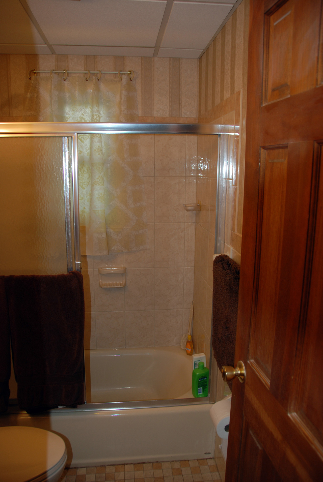 First floor bathroom 03