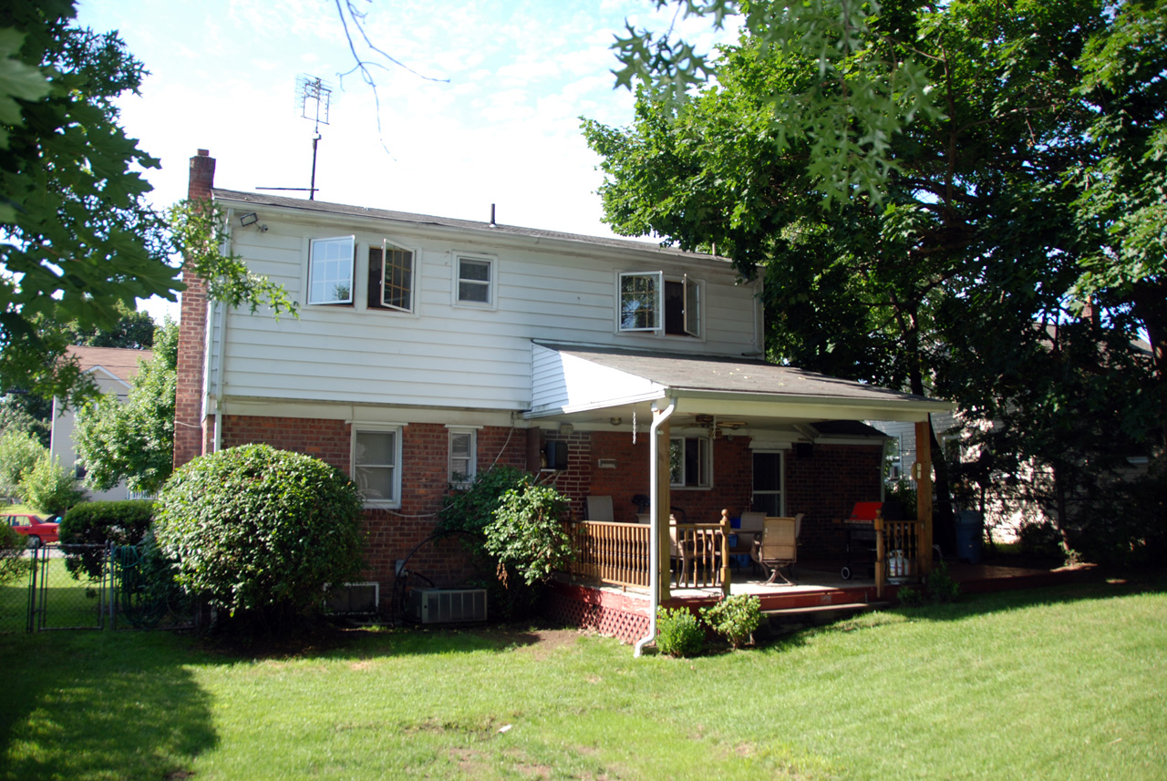 House, rear left 01