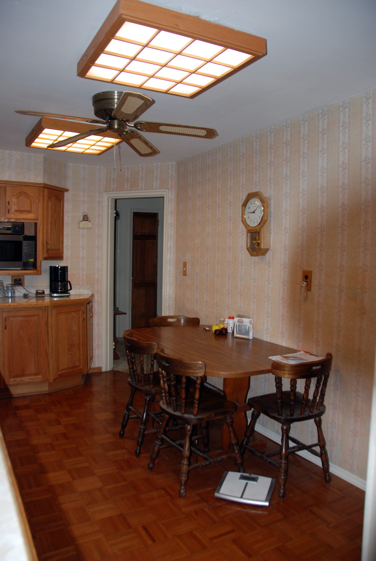 Kitchen right 01