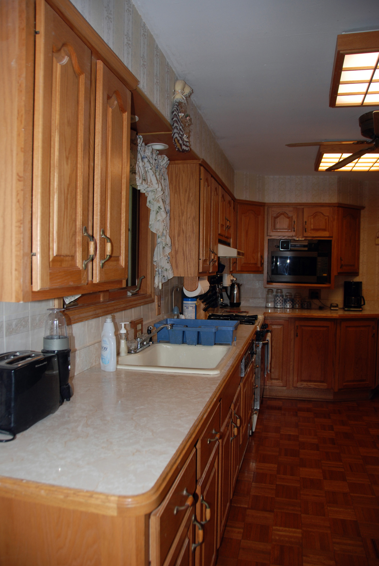 Kitchen right 02