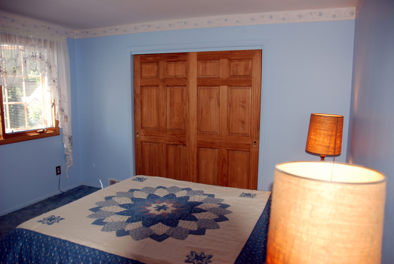 Master bedroom right 01