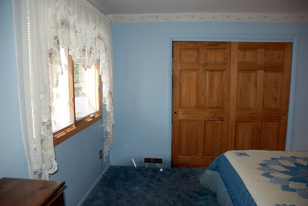 Master bedroom right 02
