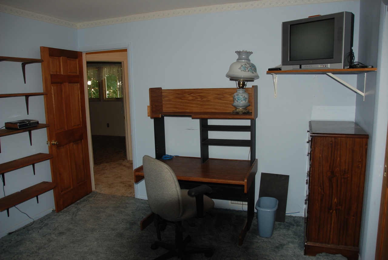Michael's bedroom 03
