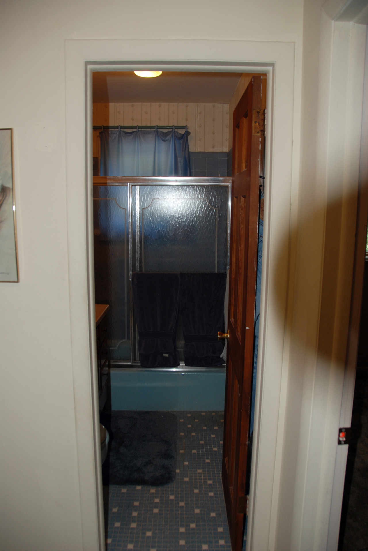 Second floor bathroom 01