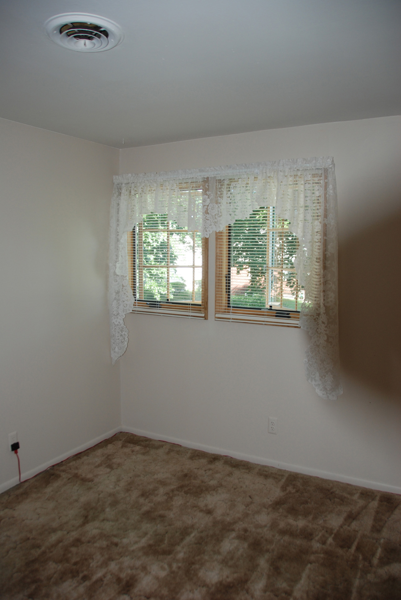 Spare bedroom 02
